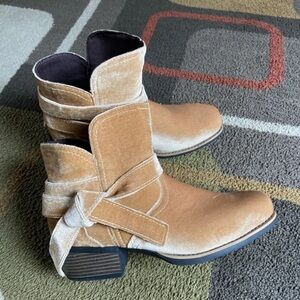 Justin Boots Tan Velvet Ankle Booties with Knot Accent